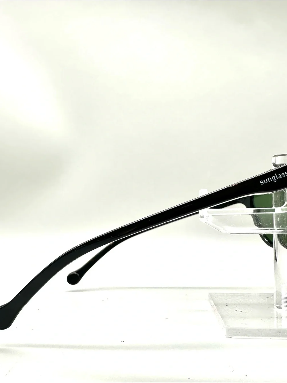 Sunglass Hut HU 2006 500/9A Black Polarized Green Lens Sunglasses Made in Italy
